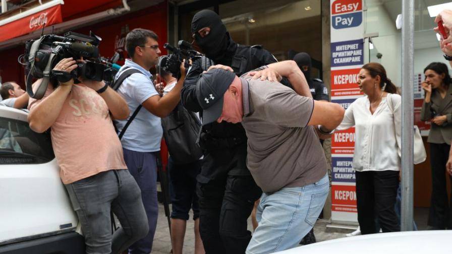 Удар на полицията в София: Задържаха 8 души при опит за мащабна имотна измама
