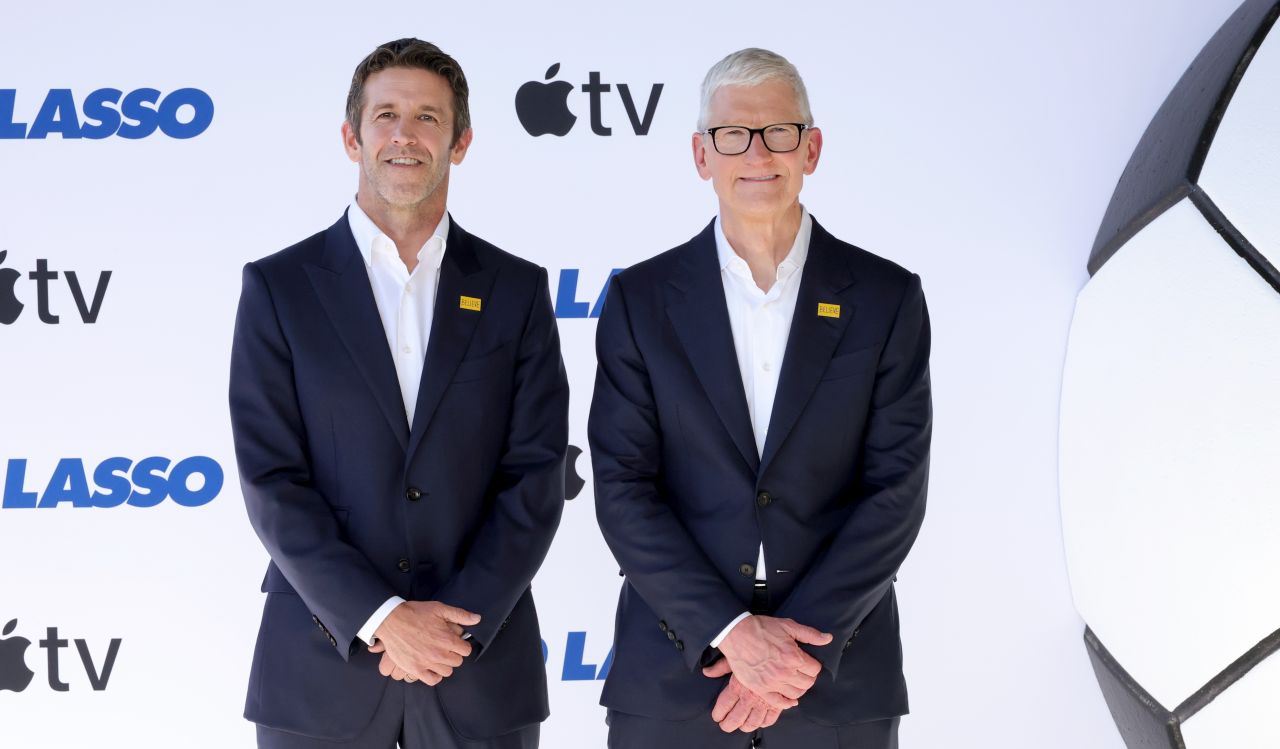 „Hello“ от новия шеф на Apple: Джон Търнъс пое технологичния гигант от Тим Кук