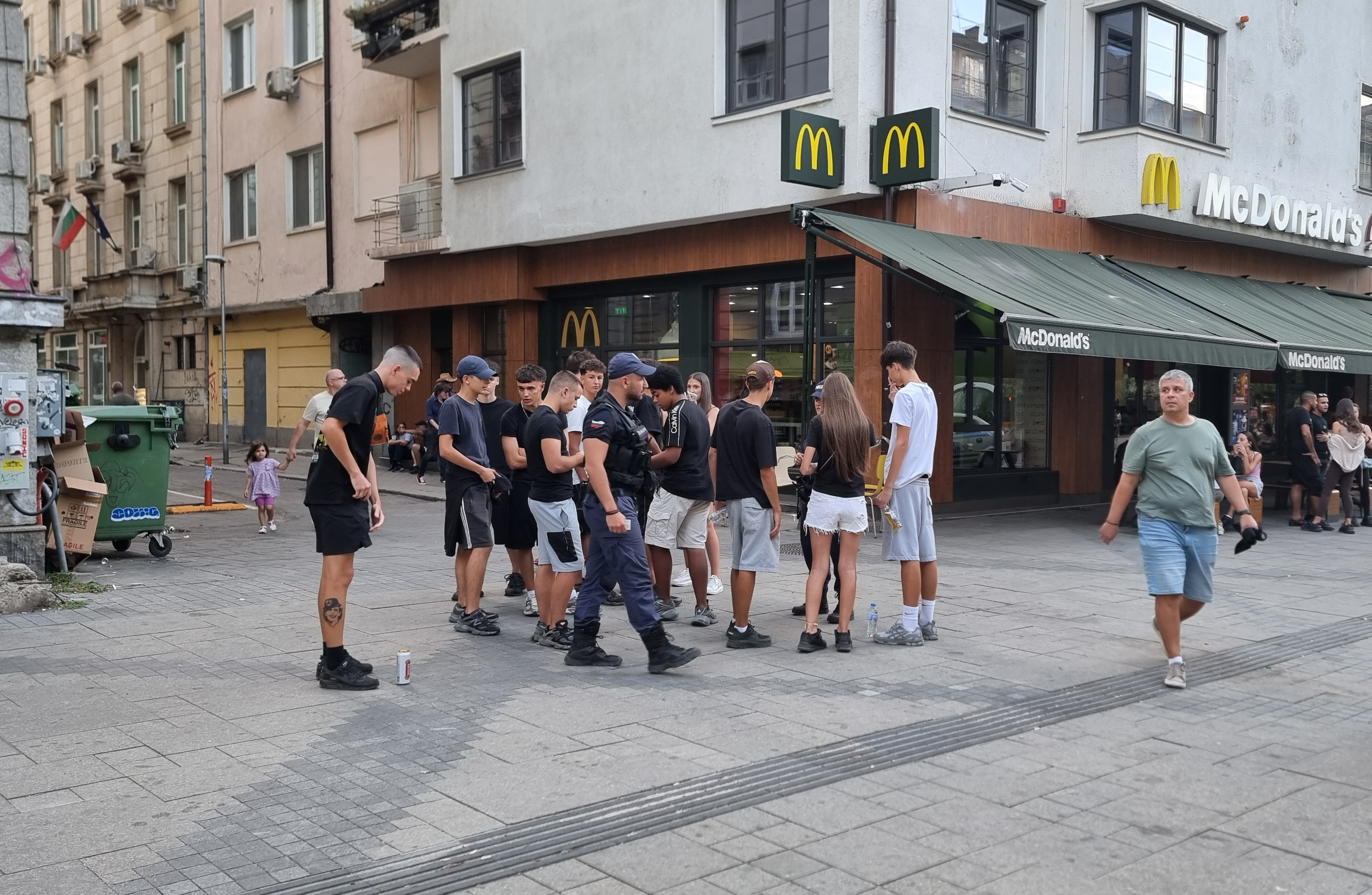 Засилено полицейско присъствие на столичния площад Славейков