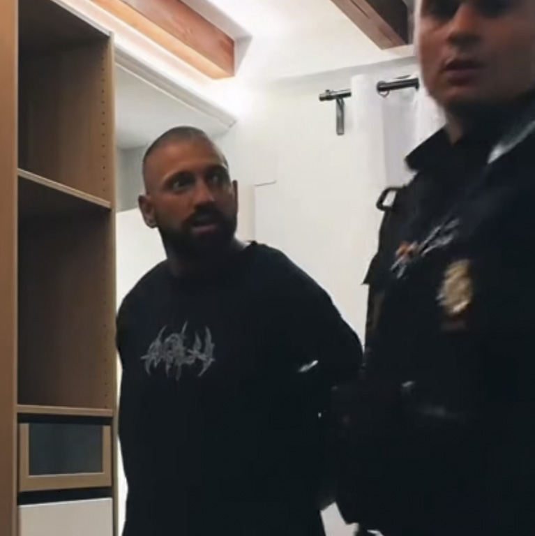 Заловиха Стоян Колев в Испания, той излъчваше на живо при ареста