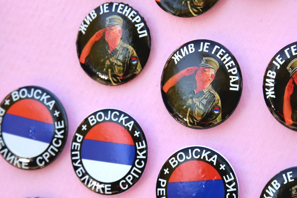 <p>Десетки хиляди, много от които граждани на босненската Република Сръбска, дойдоха днес в Белград на погребението на босненския сръбски генерал Ратко Младич, който почина в болницата на затвора в Хага на 27 август, докато излежаваше доживотна присъда за геноцид.</p>