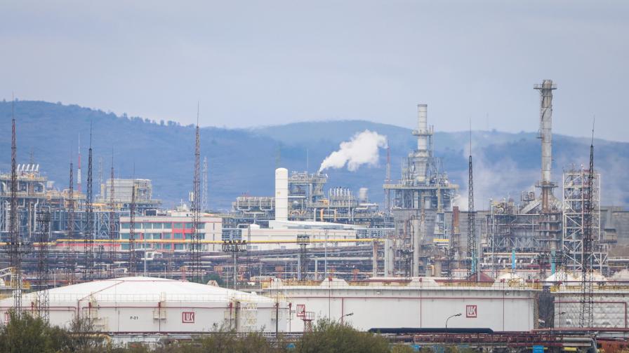 РИОСВ проверява „Лукойл Нефтохим“ след близо 40 сигнала за миризма в Бургас