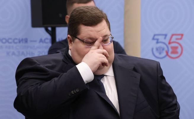 Едър руски чиновник стана хит в мрежата: „Путин не може да го бутне през прозореца“