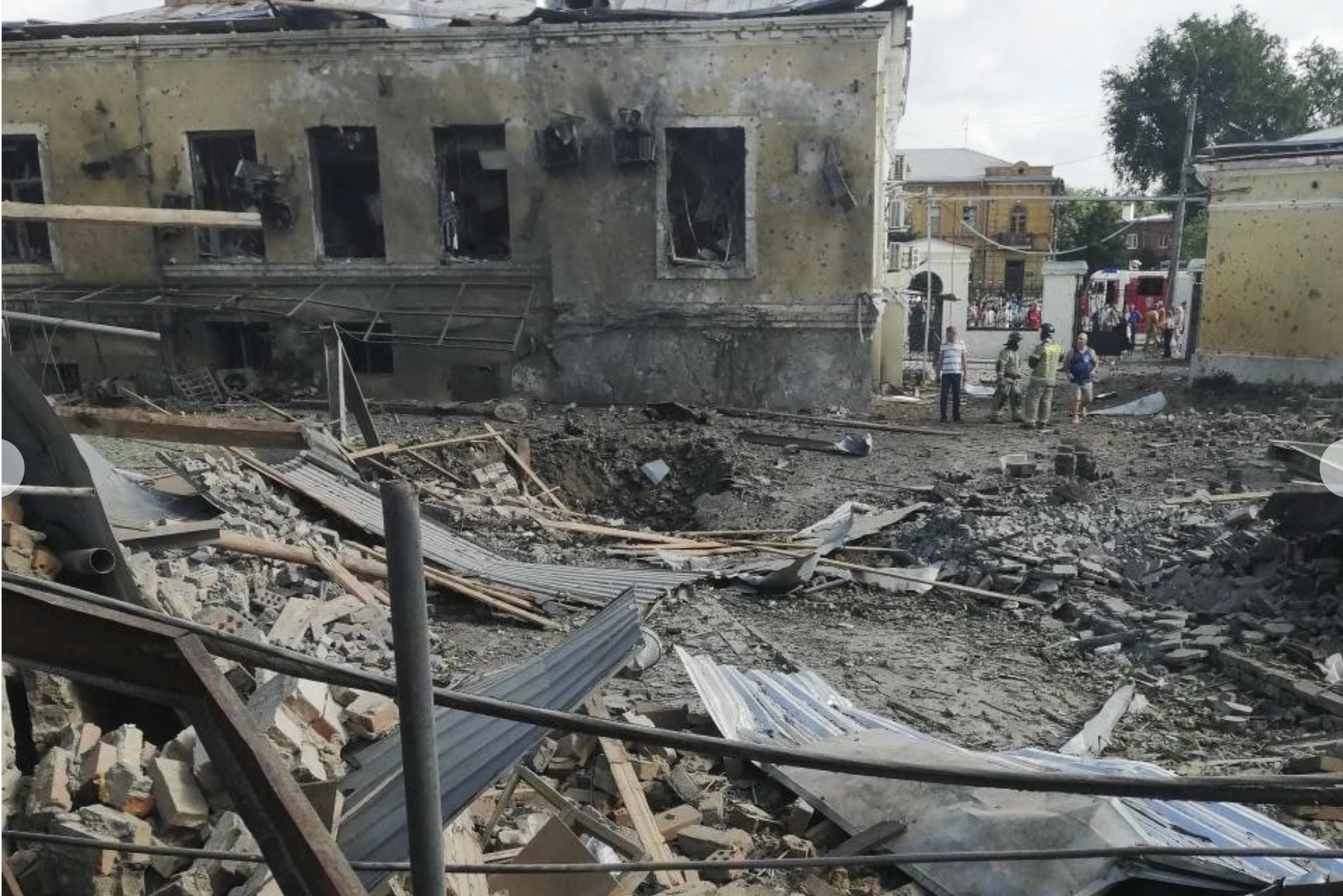 Сграда, понесла щети при ракетен удар, в руския град Таганрог, 28 юли 2023 г.