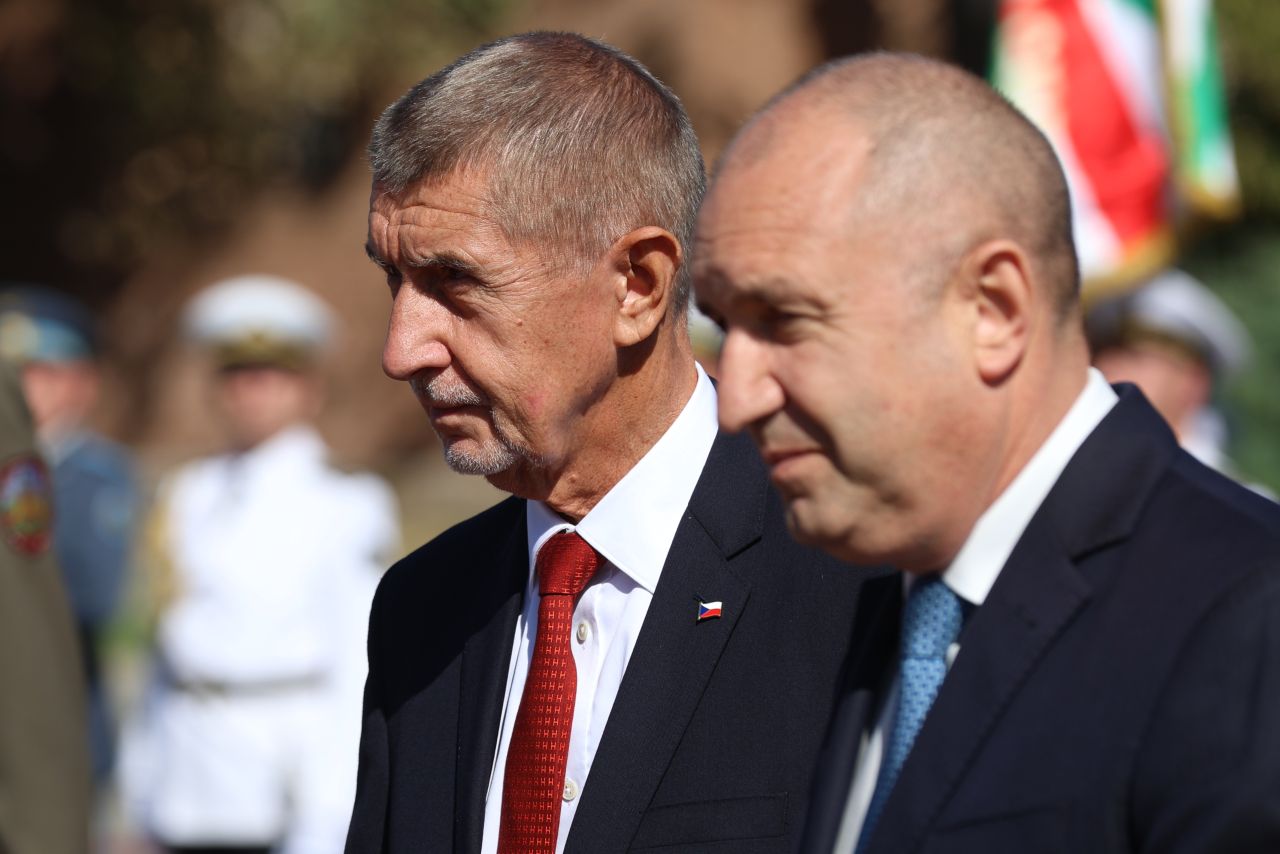 <p>Министър-председателят Румен Радев посрещна с официална церемония и държавни почитания чешкия си колега Андрей Бабиш в рамките на официалното му посещение в България за укрепване на двустранните отношения и икономическите връзки.</p>