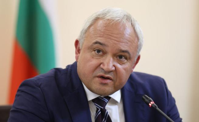 Демерджиев сезира НАП за разходи за полети на Делян Пеевски за над 5 млн. евро