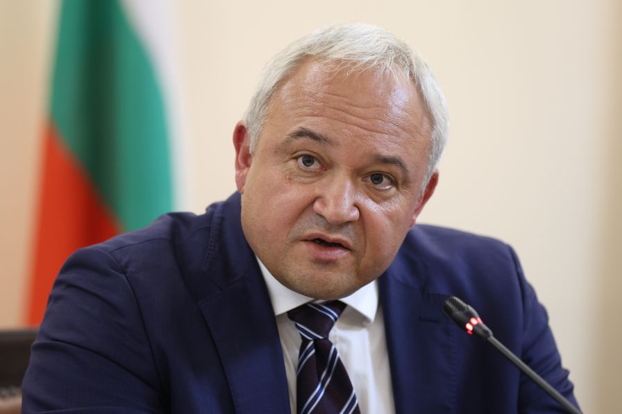 Демерджиев сезира НАП за разходи за полети на Делян Пеевски за над 5 млн. евро