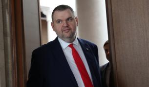 <p>Конфликтът между Пеевски и Демерджиев ескалира</p>