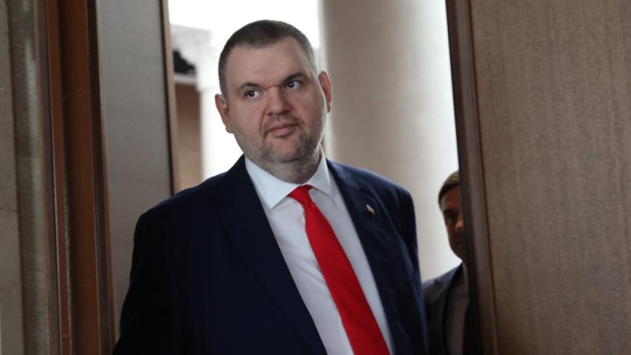 <p>Конфликтът между Пеевски и Демерджиев ескалира</p>