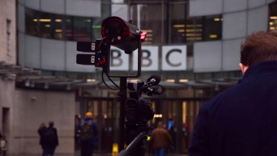 Професорът, чието семейство нахлу в ефира на BBC и взриви мрежата, показа как изглеждат децата му днес