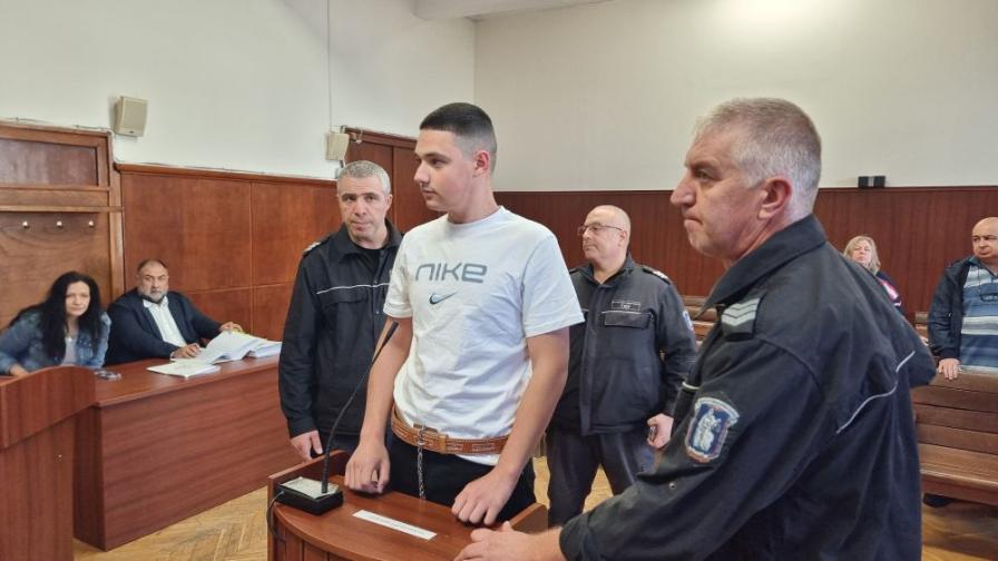 Тялото на Маги, натикано в бидон, търкалян по улицата от обвиняемия