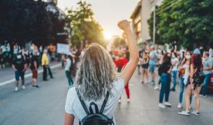 <p>Как руската изкусителка Ксения Фьодорова превърна лъжата в &bdquo;друга гледна точка&ldquo;</p>