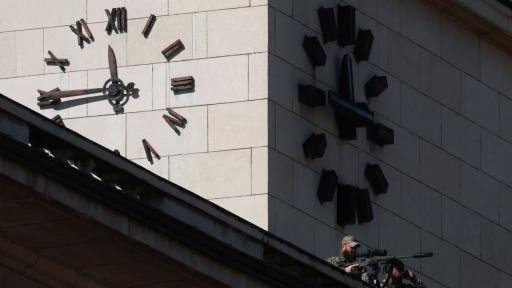 <p>Заснеха снайперисти, пазещи церемонията за цар Самуил от БНБ (СНИМКИ)</p>
