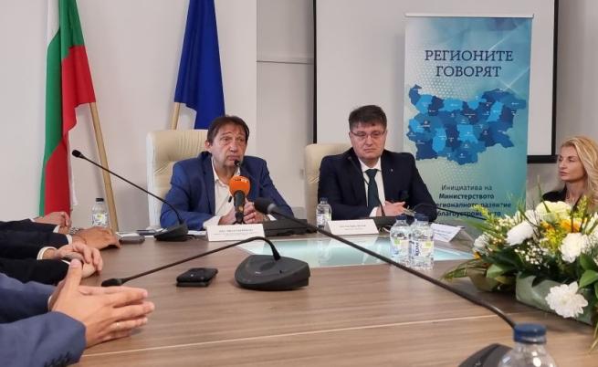 Шишков отрече директорът на „Автомагистрали“ да е подал оставка заради мантинелите