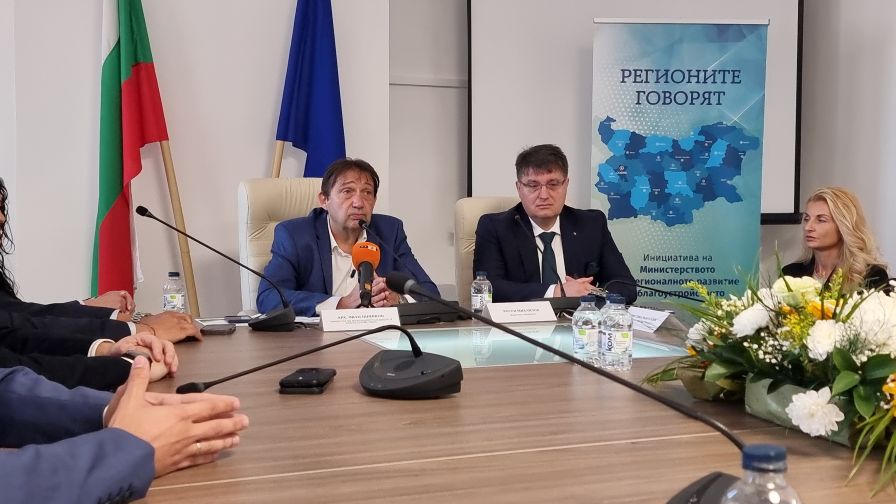 Шишков отрече директорът на „Автомагистрали“ да е подал оставка заради мантинелите
