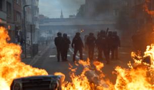 Протестите във Франция - сблъсъци, блокади и напрежение по улиците