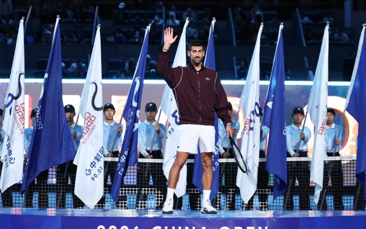 Джокович вдигна трофея в Пекин след отказване на Де Минор