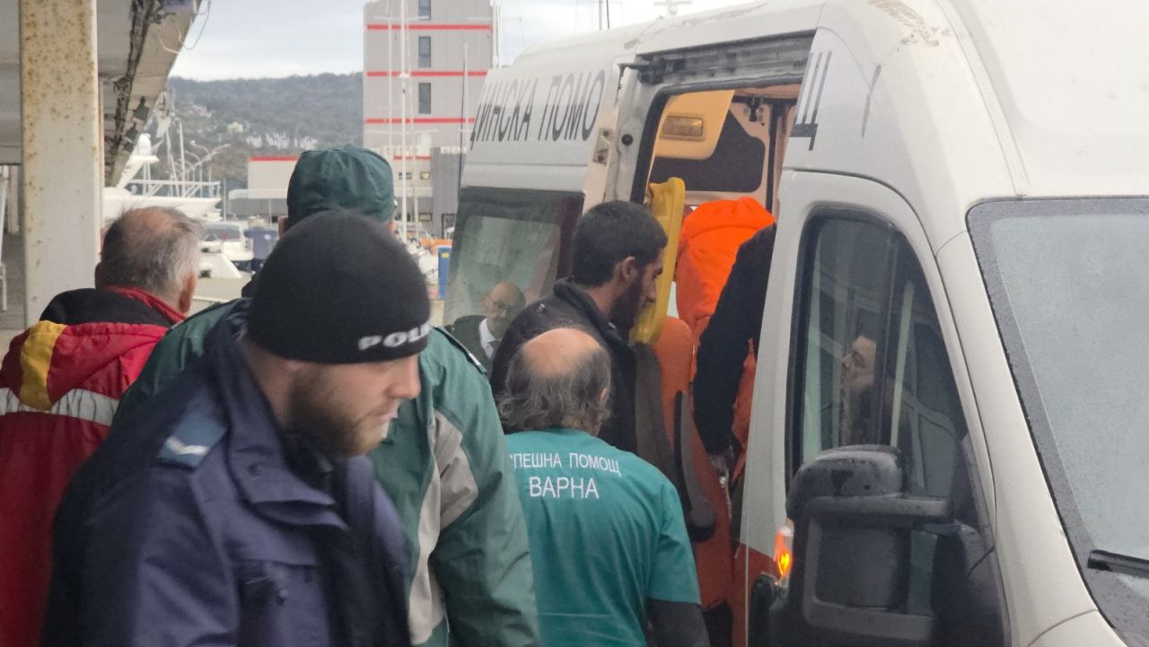 <p>Членовете на екипажа на атакувания с дронове в Черно море малтийски товарен кораб пристигнаха безопасно на Морска гара във Варна след спешната спасителна операция.</p>