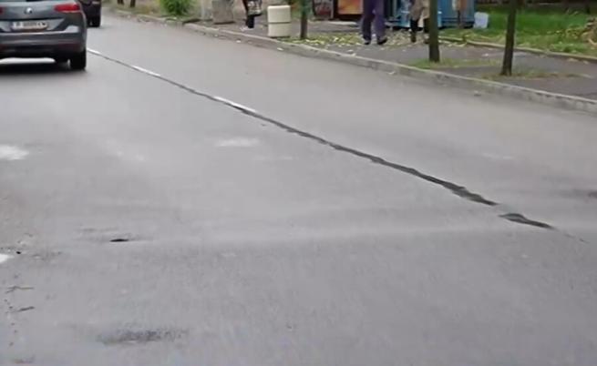 Кола блъсна възрастна жена и внука ѝ на пешеходна пътека в Русе, маркировката била изтрита