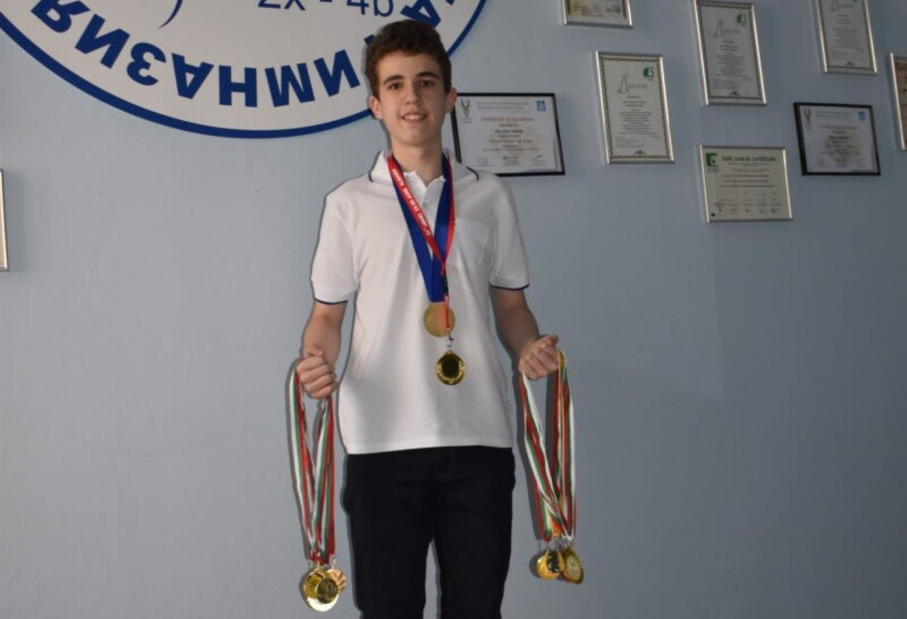 Андрей Стефанов