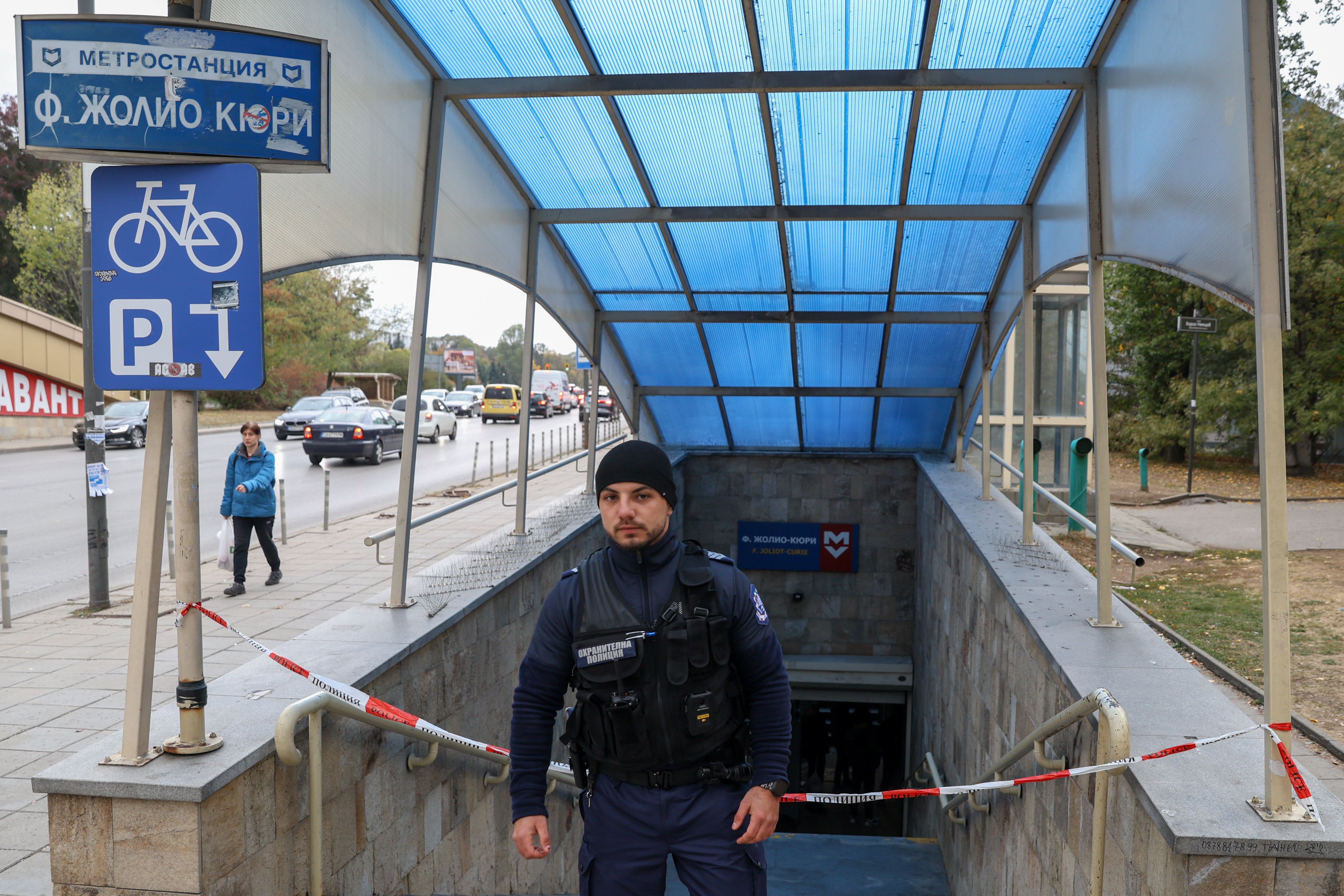<p>Мъж издъхна в болница, след като бе открит в кома в асансьор на столичното метро.</p>