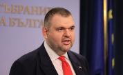 Пеевски отговори на Радев: Олигархията е на едно място - в кабинета на премиера