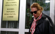 Соня Колтуклиева дава изявление за медиите пред Военно-окръжната прокуратура - София