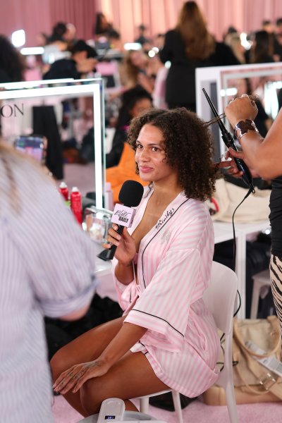 Тринити Родман покори модния подиум на Victorias Secret1