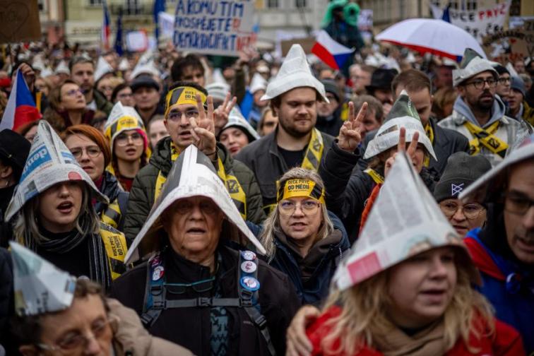 Протестиращи опитаха да нахлуят в парламента в Чехия