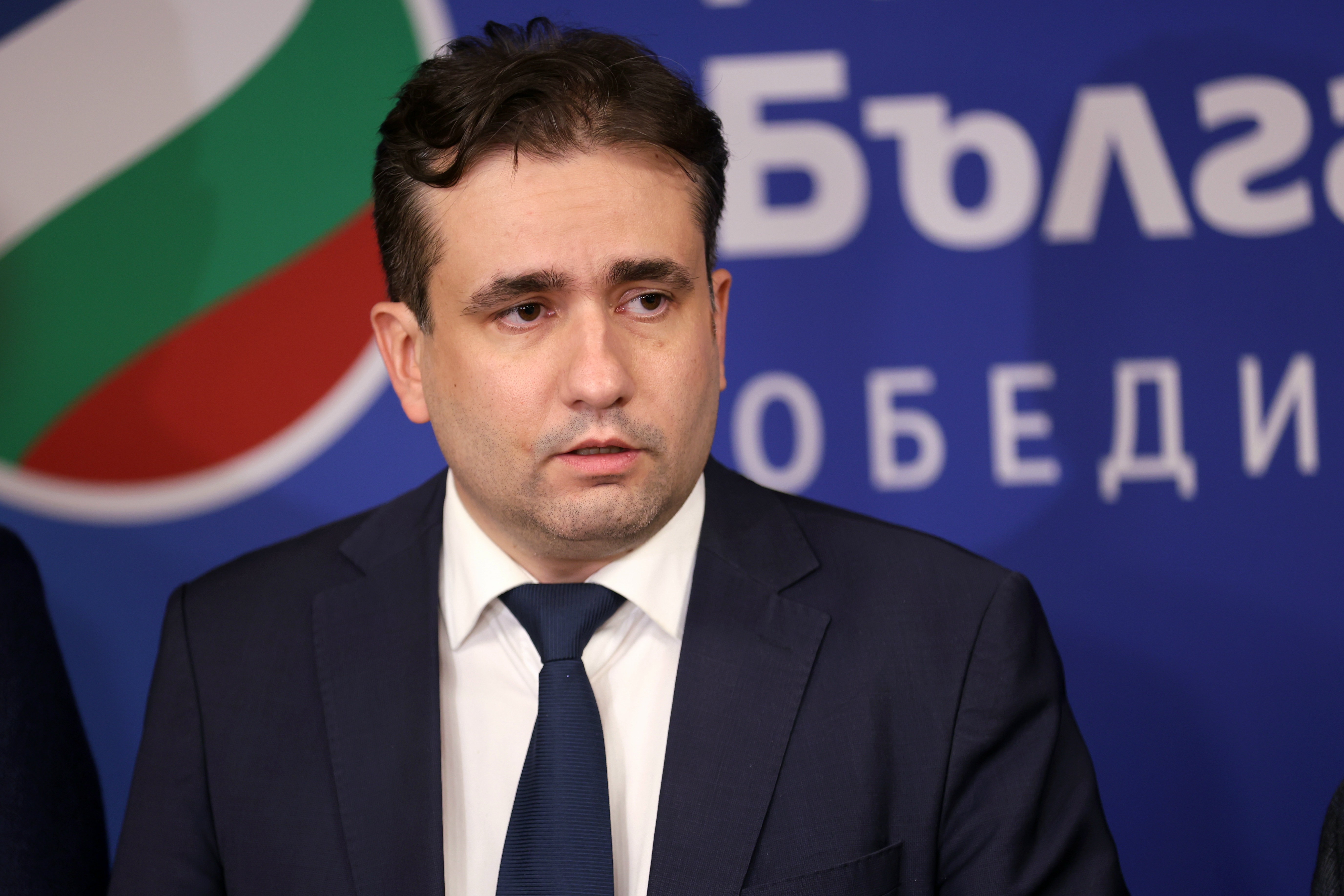 Лидерите на Демократична България дават изявление за медиите в централата на Да, България в София. На снимката (от ляво надясно): съпредседателите на Да, България Ивайло Мирчев и Божидар Божанов и председателят на Демократи за силна България (ДСБ) Радан Кънев.