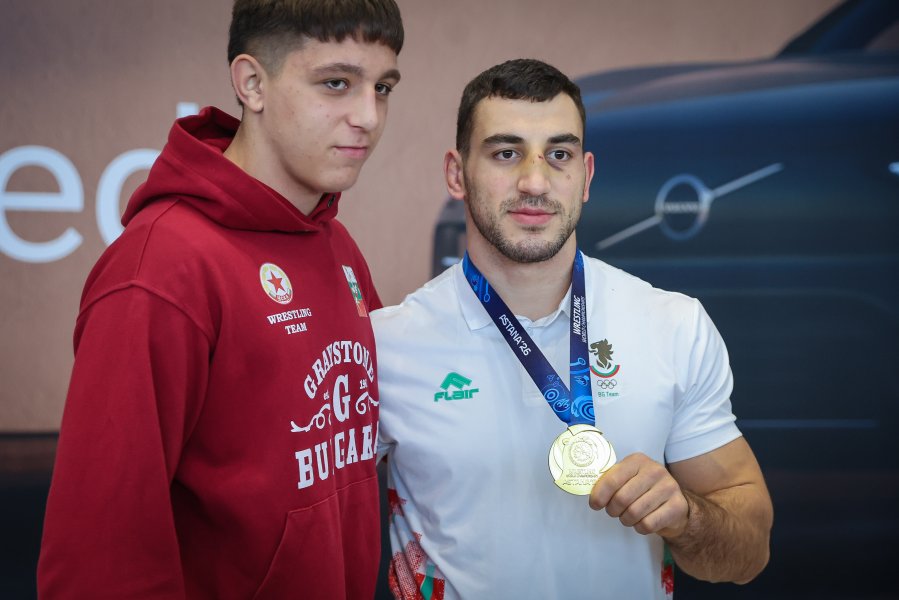 Шампионско посрещане за Семен Новиков в София1