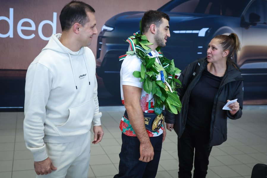 Шампионско посрещане за Семен Новиков в София1