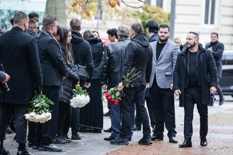 Поклонение на Слави Бинев1