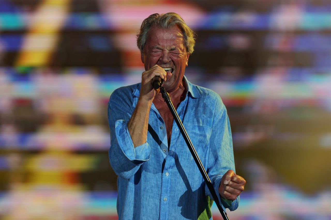 Вокалистът на Deep Purple Иън Гилън е приет в болница