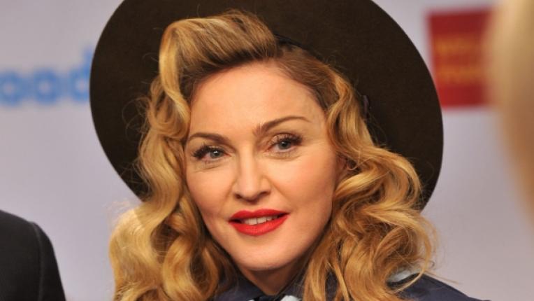 Мадона изложба сценични костюми турне провокативен имидж Жан Пол Готие