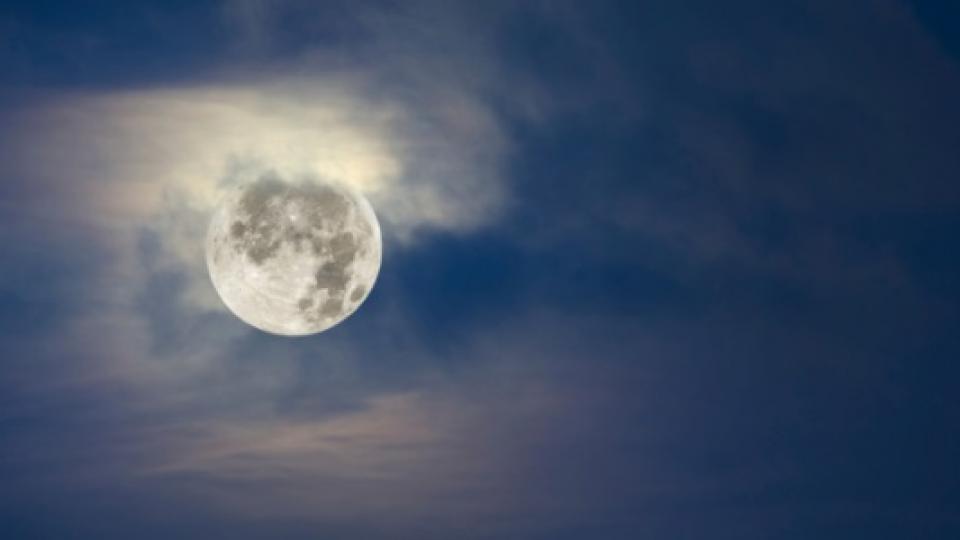 Луна пълнолуние