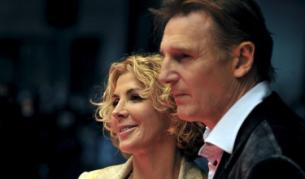 Актрисата със съпруга си Лиъм Нийсън на премиерата на филма му The Other Man