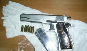 Изземат огнестрелно оръжие за неплатени данъци