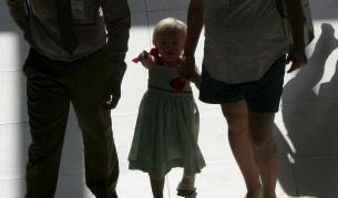 "Таймс": Бабите и дядовците да печелят от внуците си