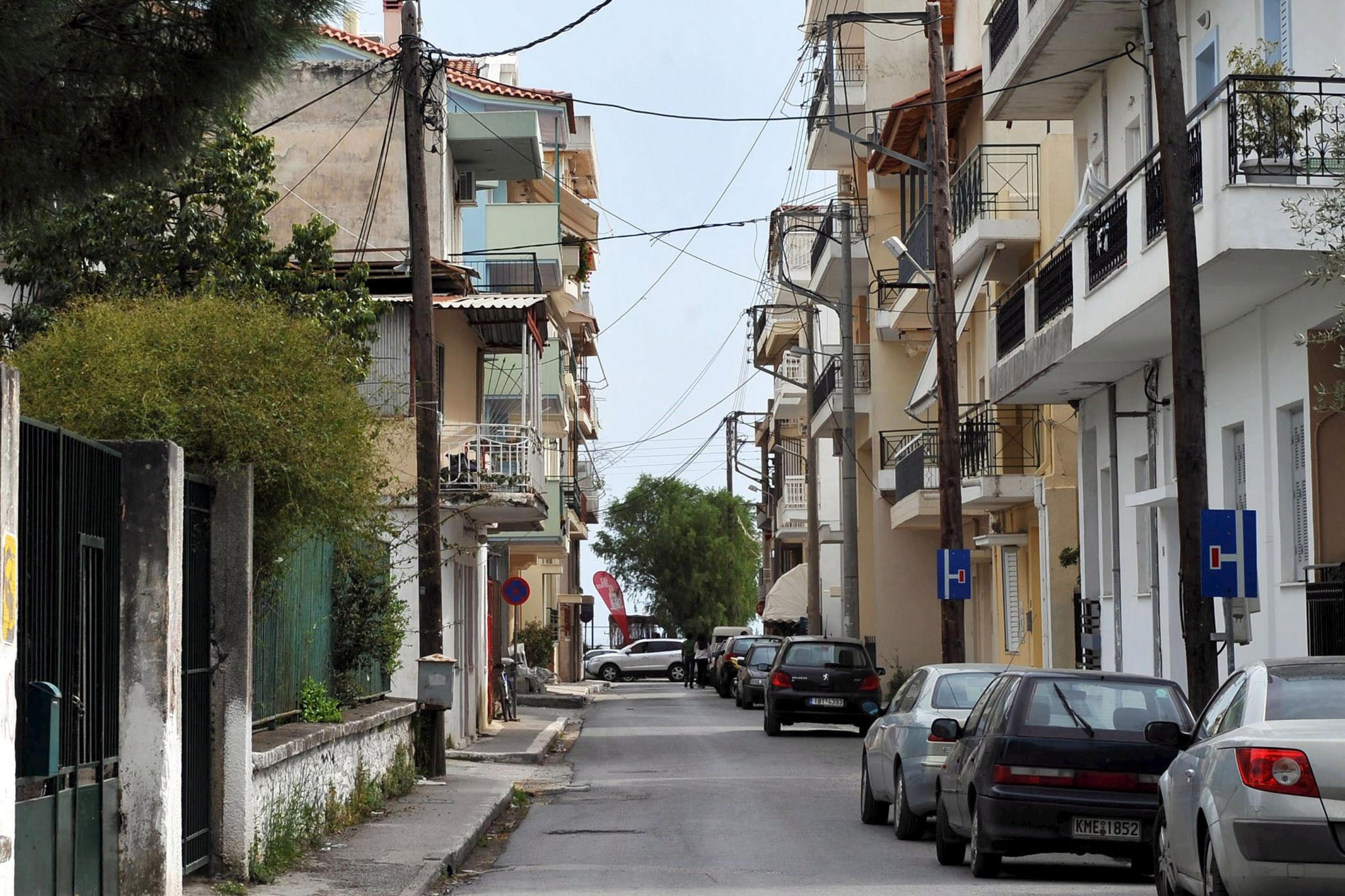 В Гърция глобяват, ако направиш балкона си на стая