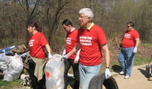 Градският съвет на БСП организира на 5 април 2009 акция "Да изчистим боклука от София" зад плувния басеин "Спартак"