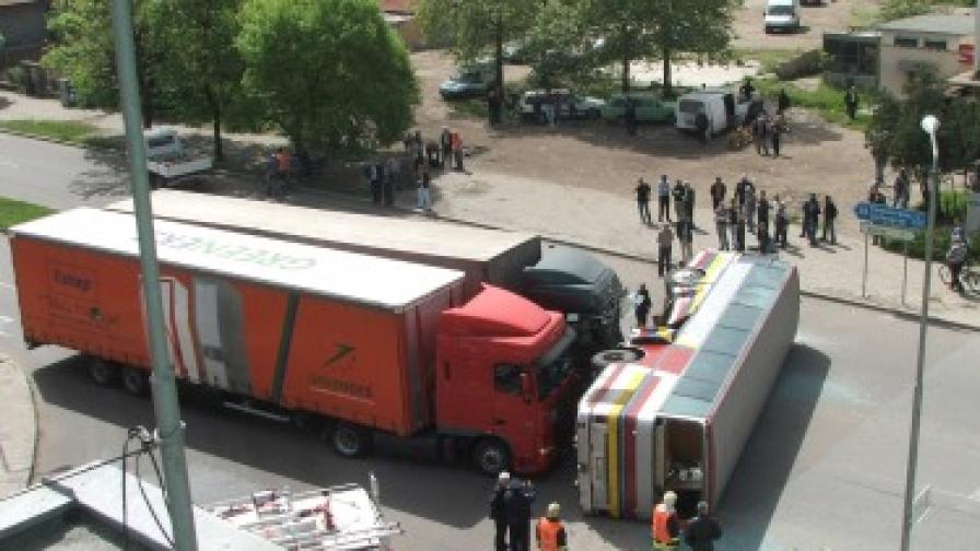 Две катастрофи с български автобуси в чужбина