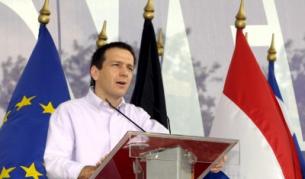 Новият премиер на Унгария Гордон Байнаи представител на бизнес средите, обеща "кръв и сълзи" на унгарците за спасяване от кризата