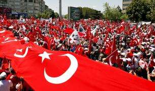 Хиляди на протест в Анкара