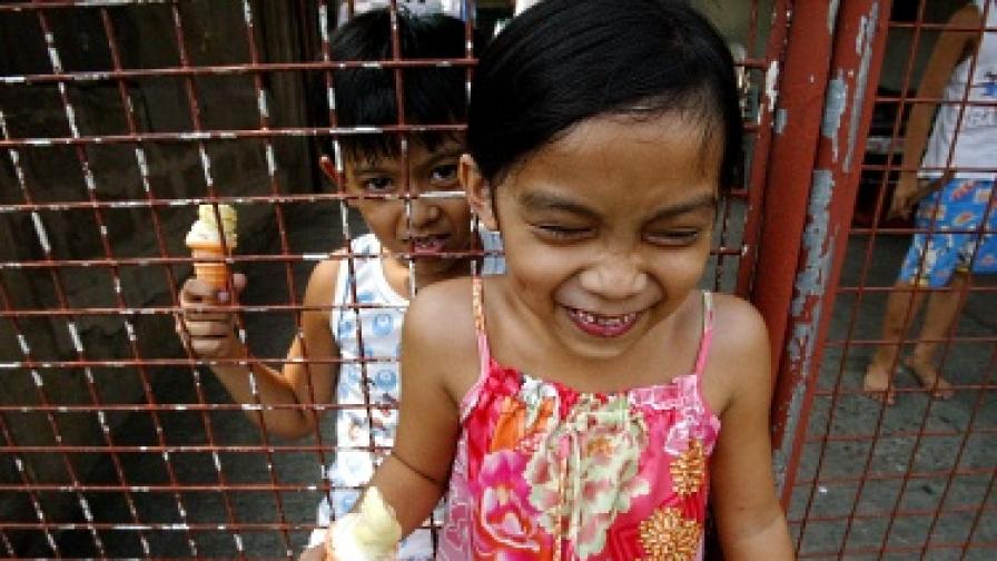 Във Филипините децата отдавна са открили удоволствието да си купиш сладолед от шареното камионче, което минава по улицата.