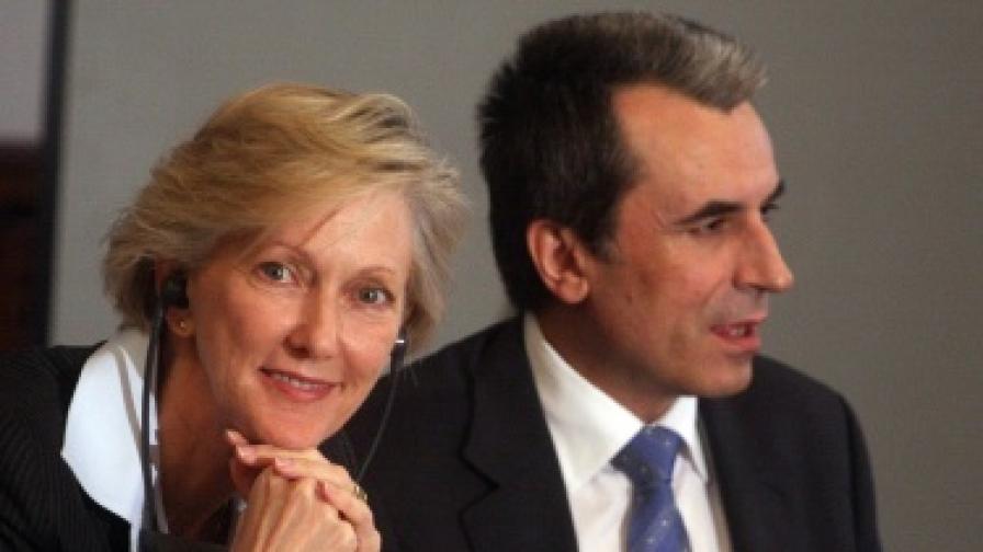 Американският посланик Нанси Макълдауни и министър Орешарски