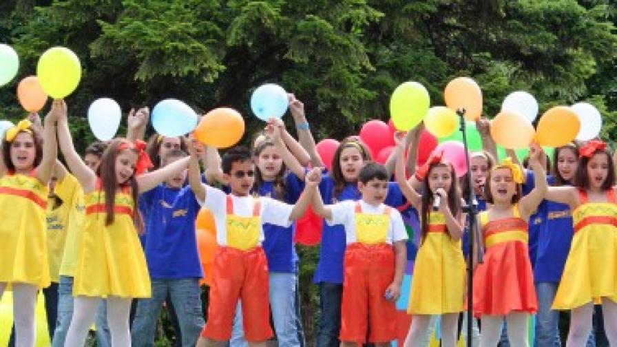 Стотици деца се включиха в честването на празника си и в Търговище