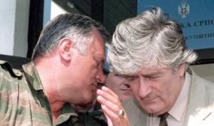 Ратко Младич (вляво) и Радован Караджич през 1993 г.