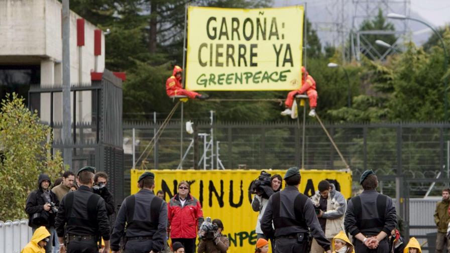 Протест на природозащитници пред АЕЦ "ГАрона".