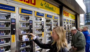 В Холандия от уличен автомат може да се купуват мобилни телефони.